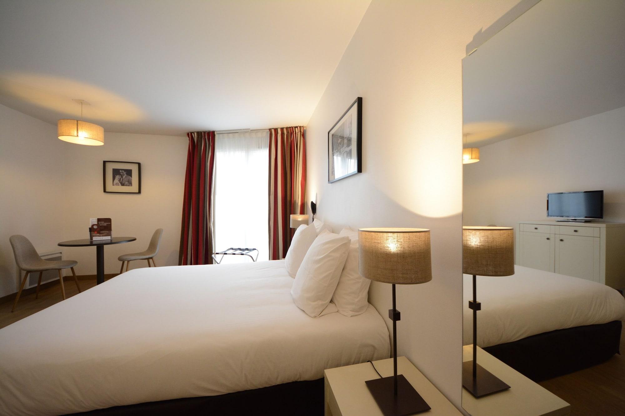 Hotel Cerise Шату Екстериор снимка
