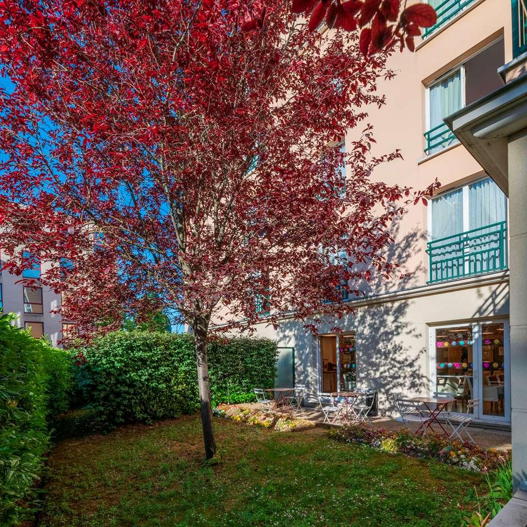 Hotel Cerise Шату Екстериор снимка