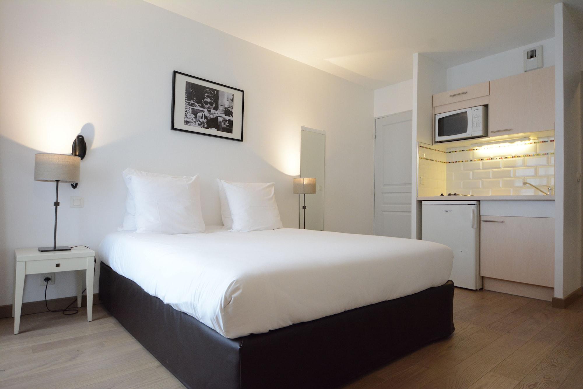 Hotel Cerise Шату Екстериор снимка