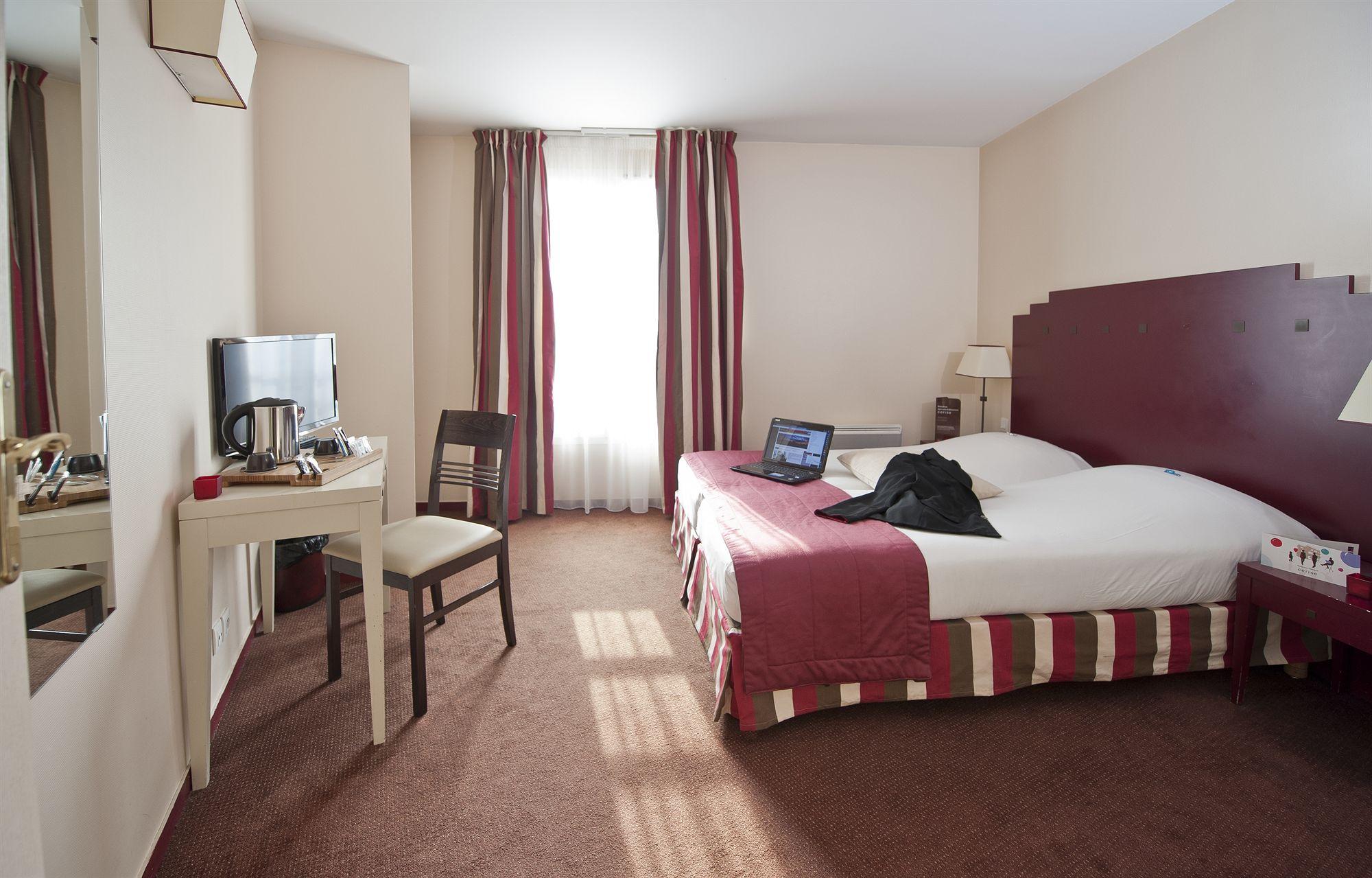Hotel Cerise Шату Екстериор снимка