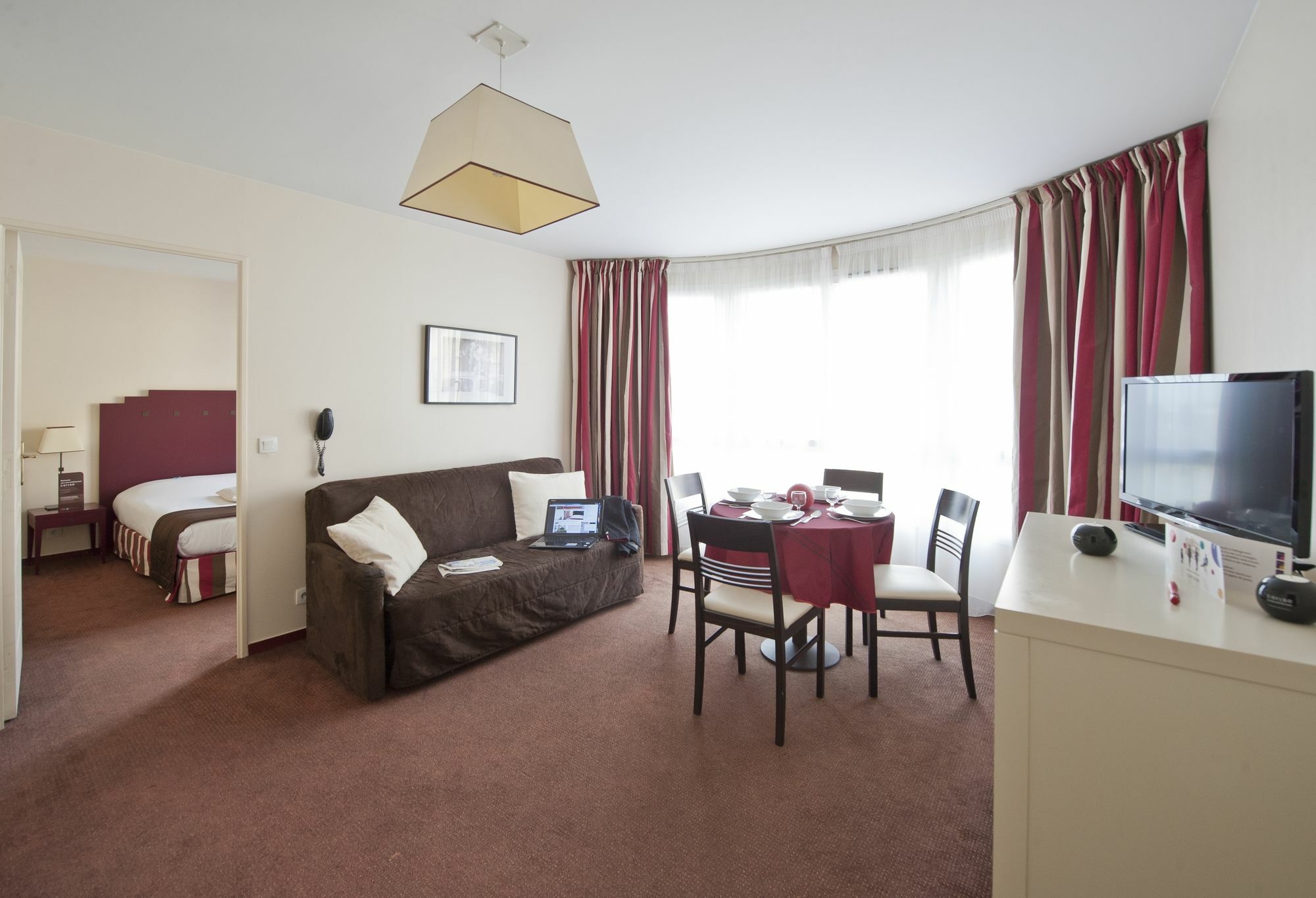 Hotel Cerise Шату Екстериор снимка